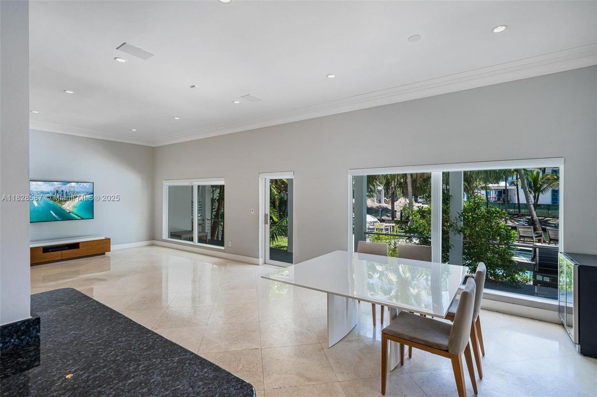Dining room, Interior, Recessed Lighting