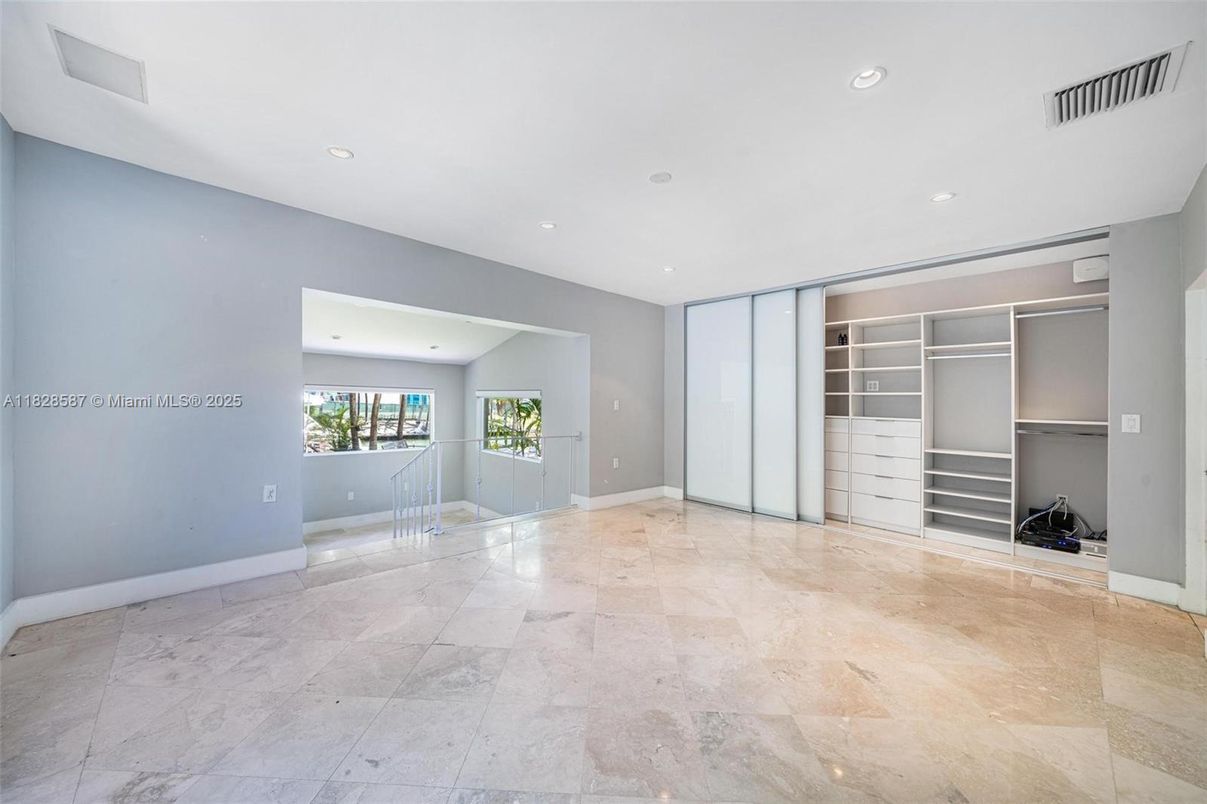 Empty room, Interior, Recessed Lighting