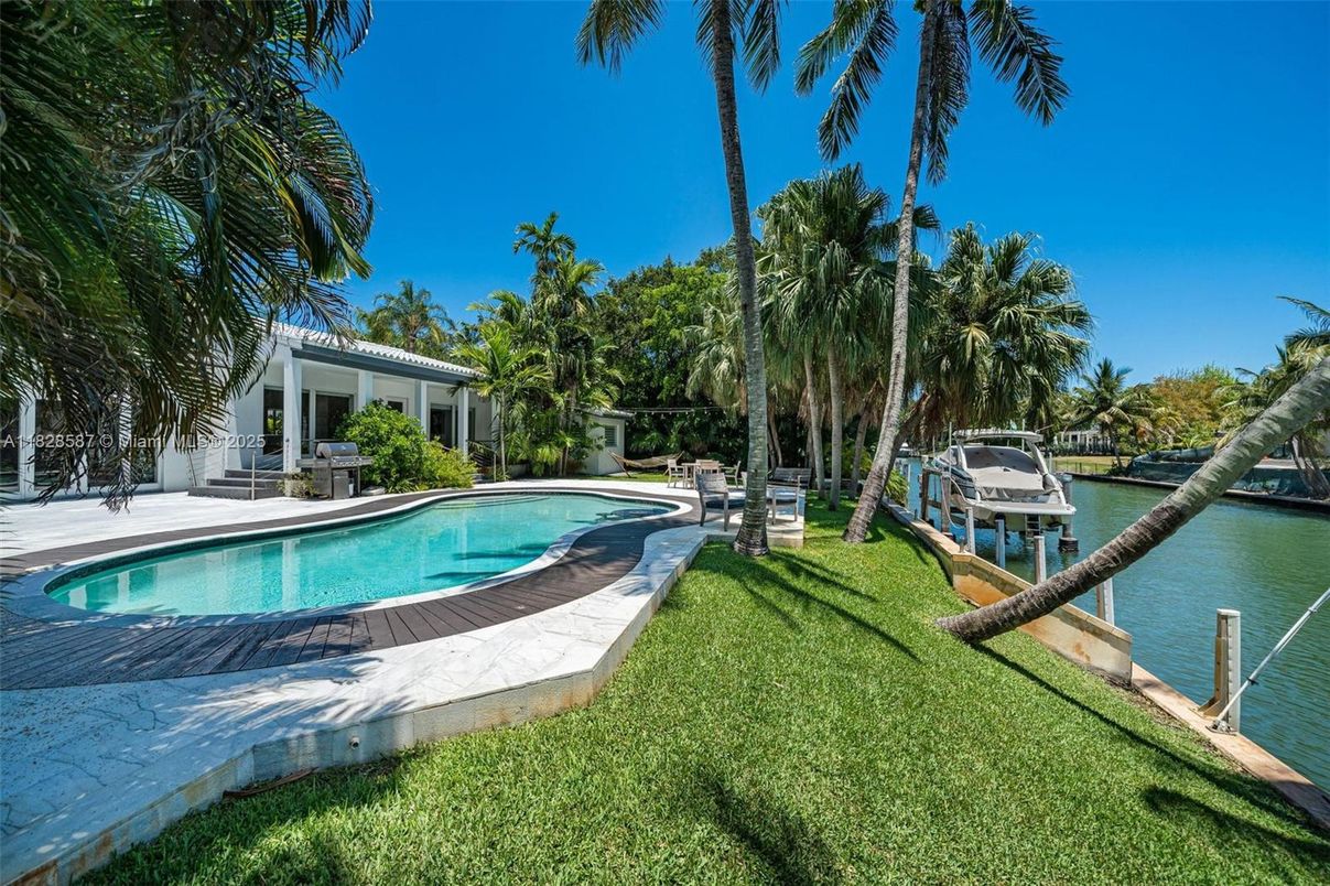 Exterior, Pool, Water