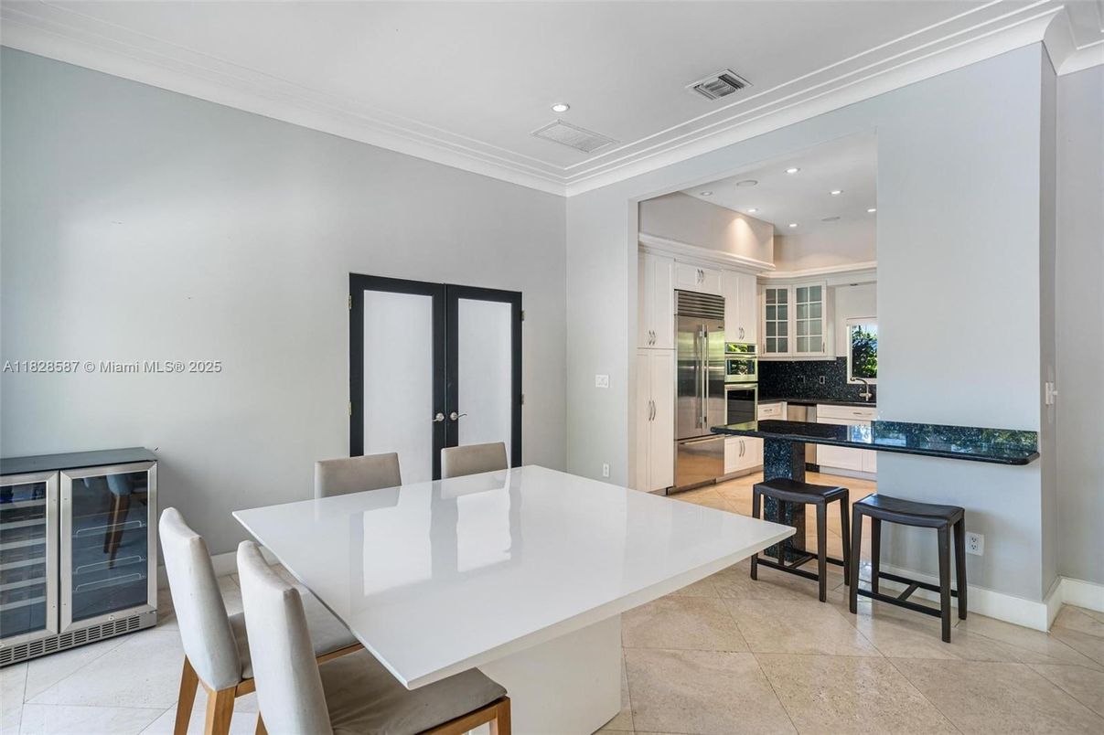 Dining room, Interior, Kitchen, Recessed Lighting, Stainless Steel Appliances