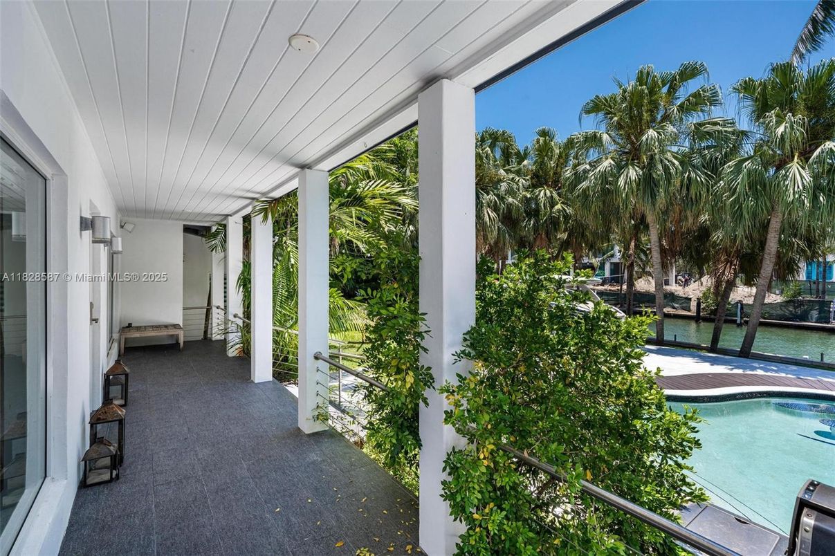 Interior, Pool, Sun Room, Water