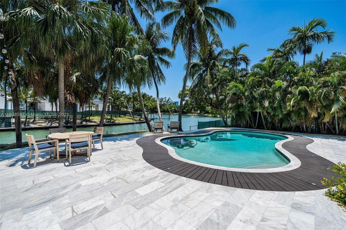 Exterior, Pool, Water