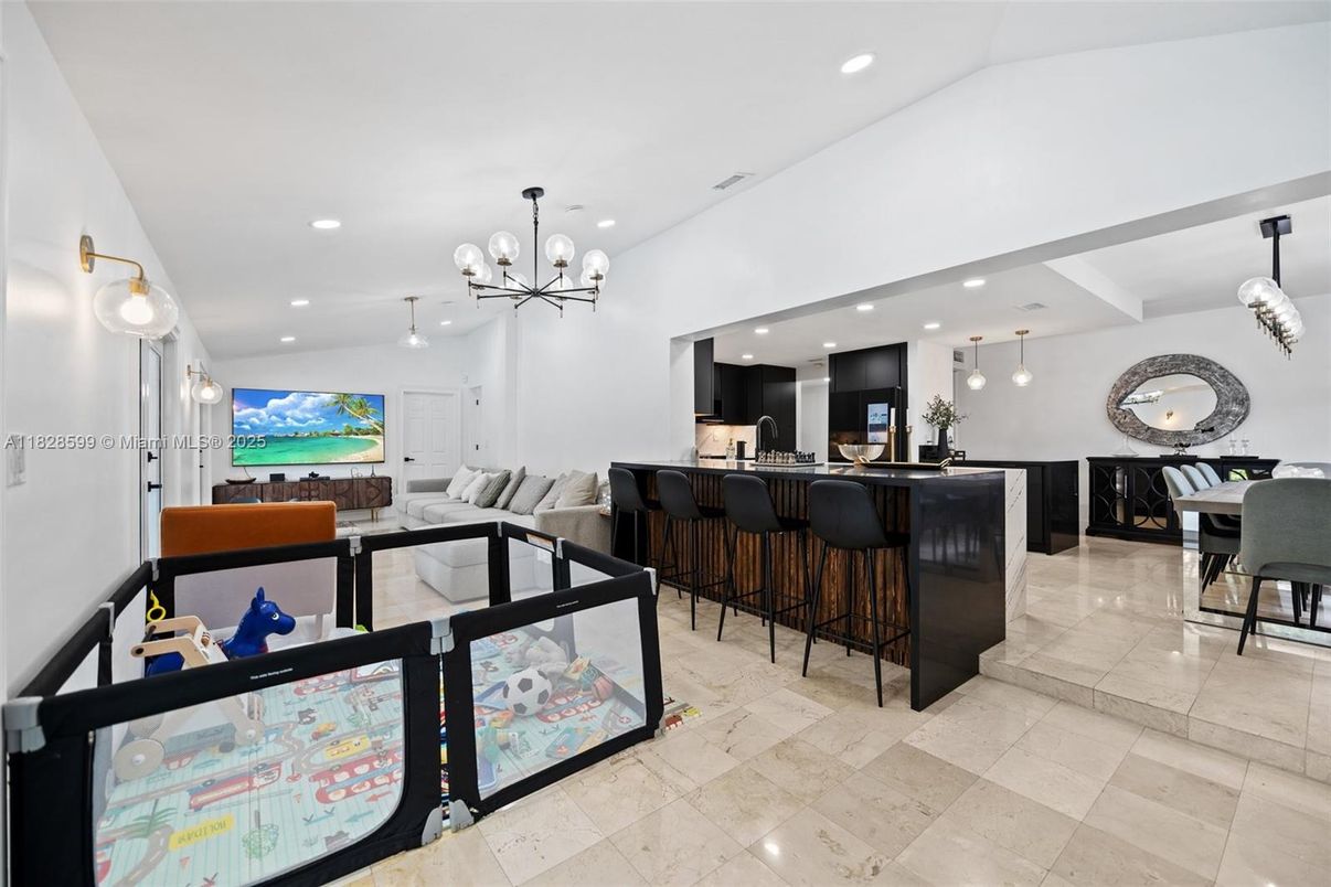 Dining room, Interior, Living room, Pendant Lights, Recessed Lighting