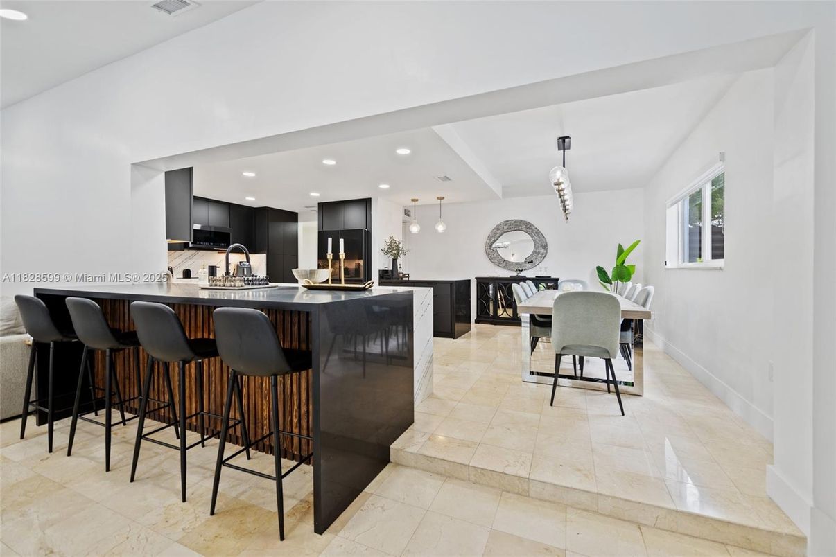 Dining room, Interior, Kitchen, Pendant Lights, Recessed Lighting