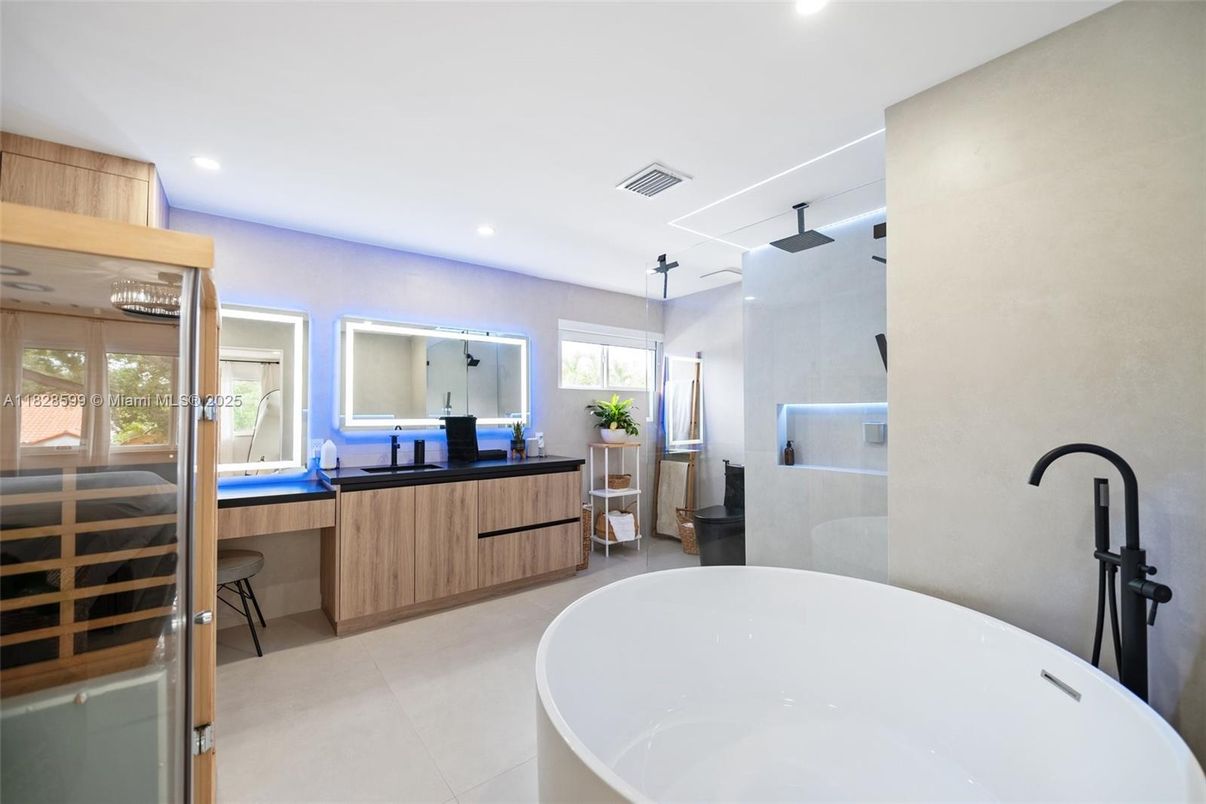 Bathroom, Dual Sink Vanities, Free Standing Baths, Interior, Recessed Lighting