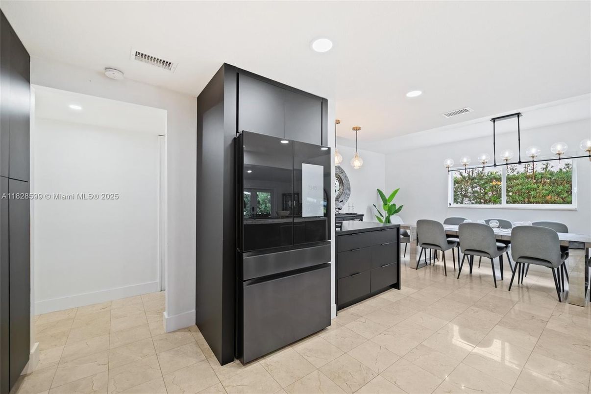 Dining room, Interior, Pendant Lights, Recessed Lighting