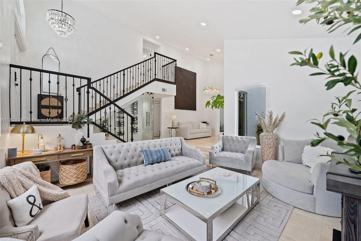 Interior, Living room, Pendant Lights, Recessed Lighting
