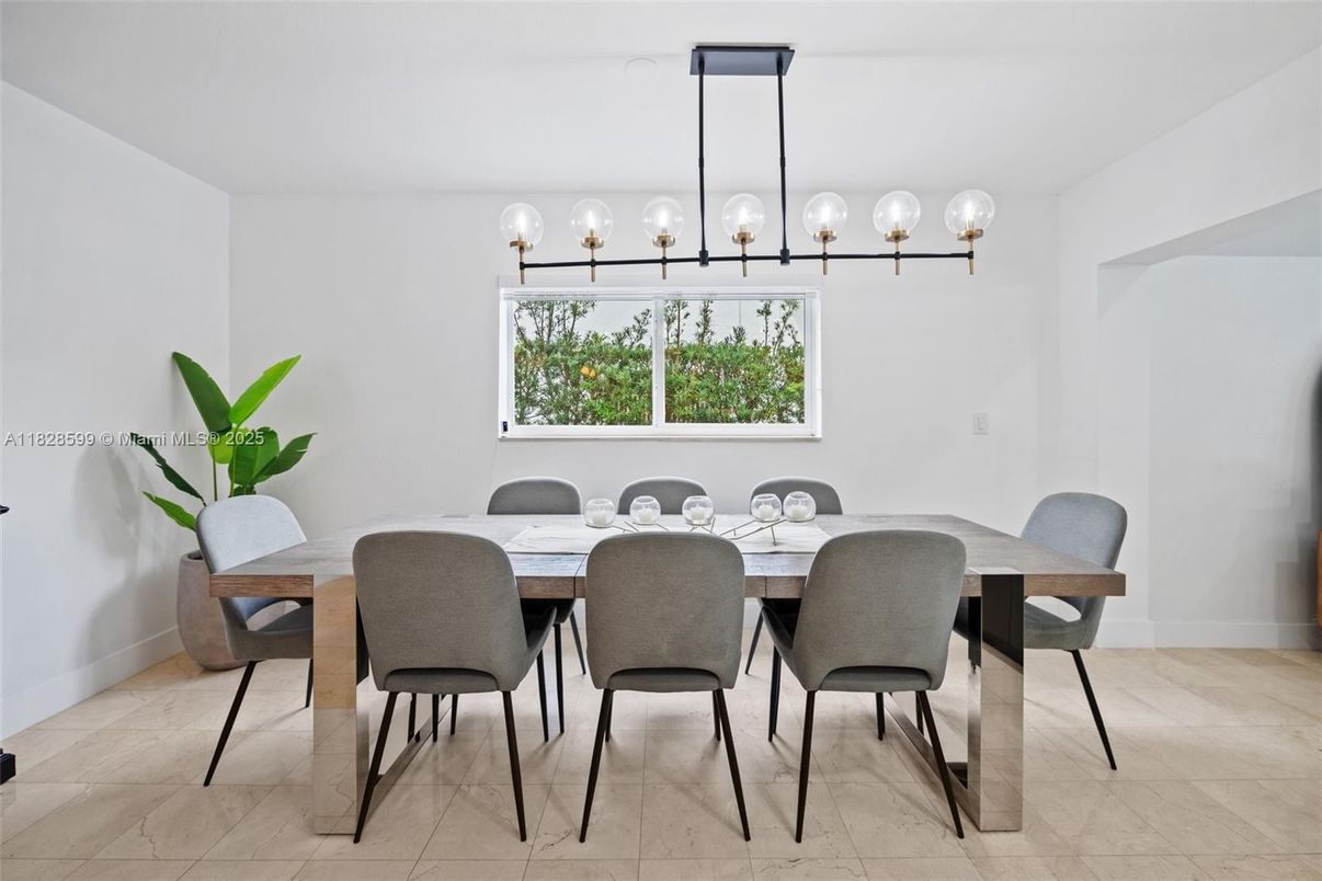 Dining room, Interior, Pendant Lights