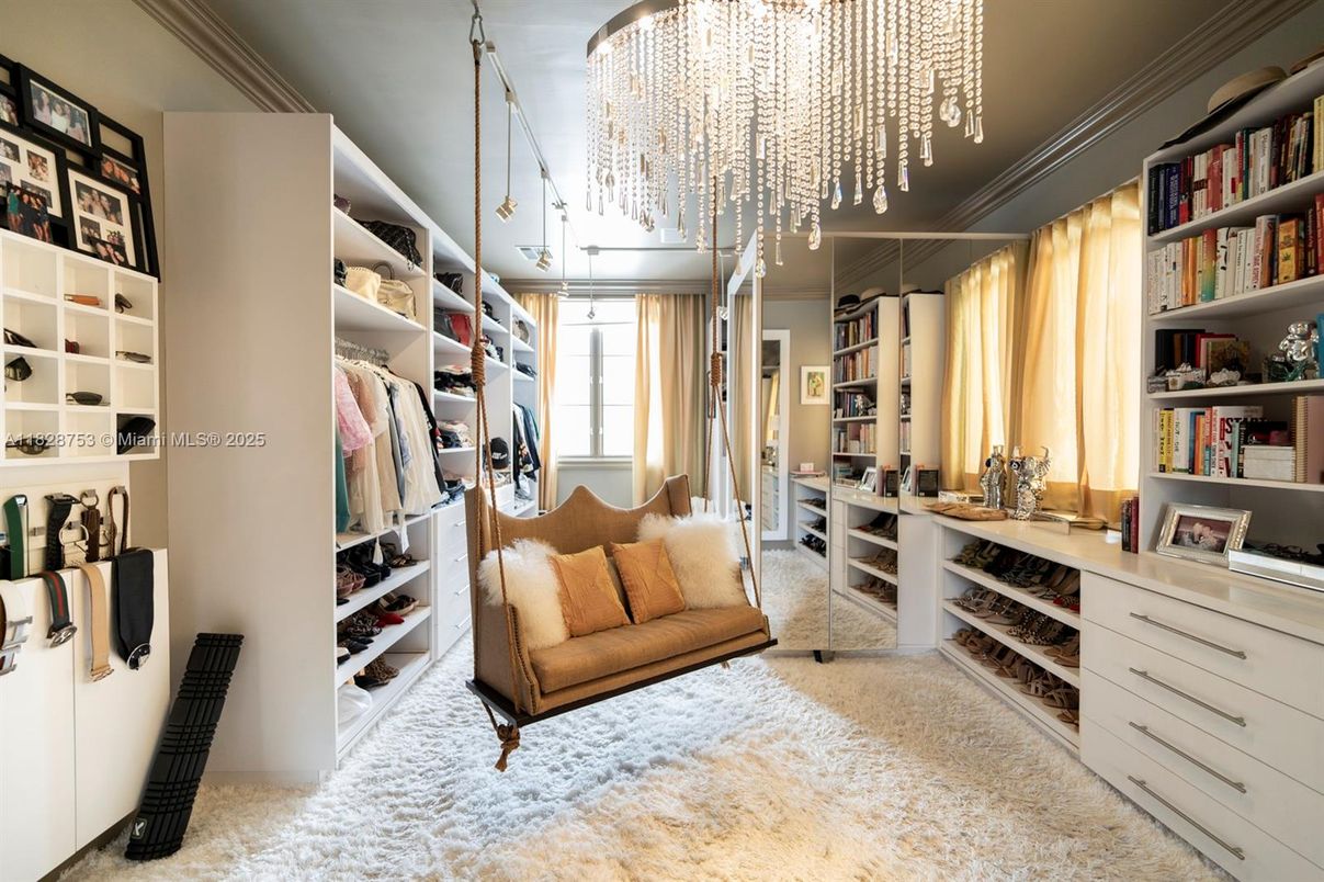 Chandelier, Interior, Walk-in Closets