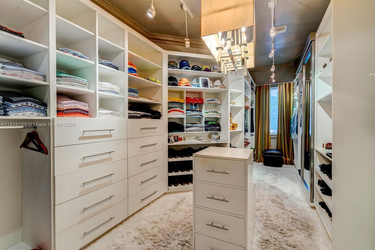 Interior, Walk-in Closets