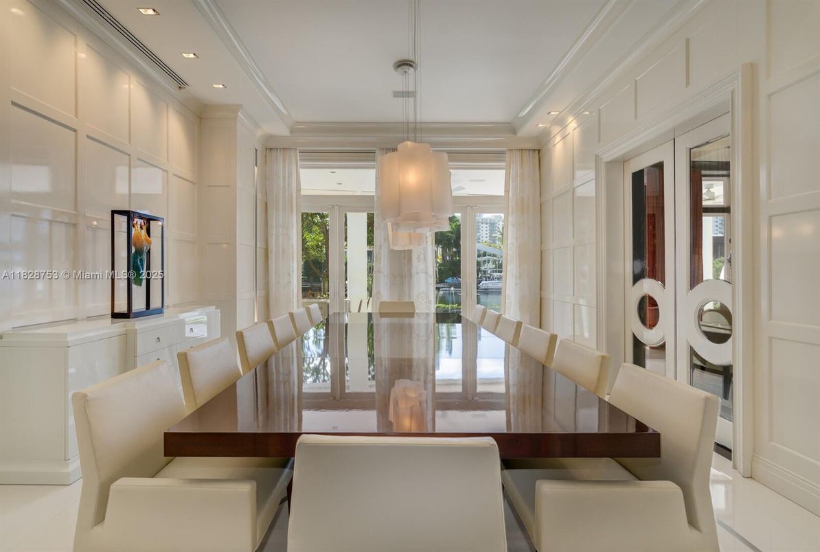 Dining room, Interior, Pendant Lights, Recessed Lighting