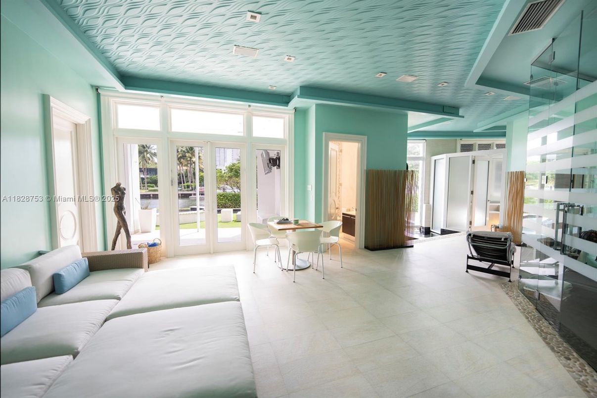Bedroom, Dining room, Interior, Recessed Lighting