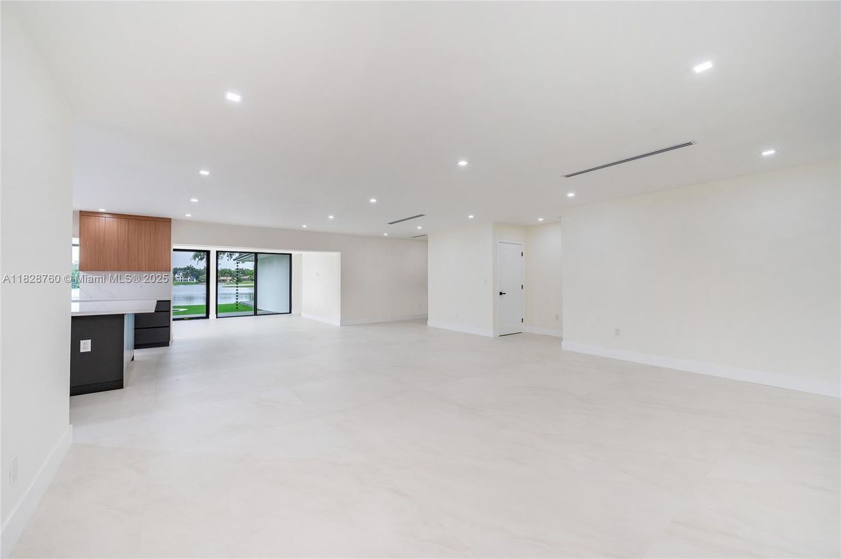 Empty room, Interior, Recessed Lighting