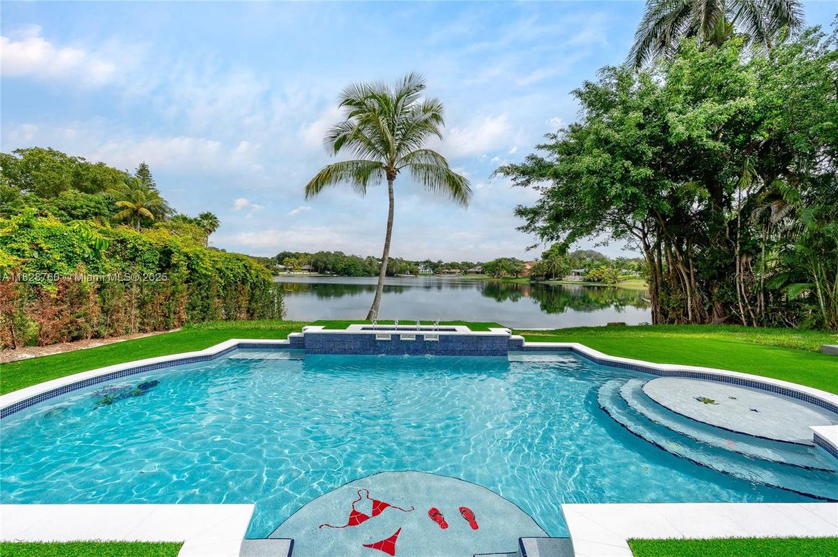 Exterior, Pool, Water