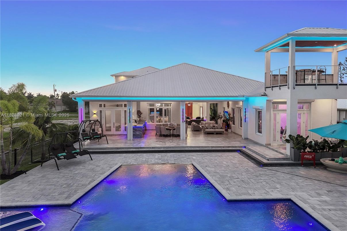 Exterior, Pool