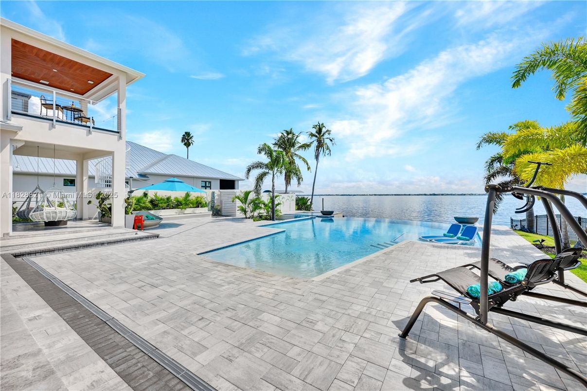 Exterior, Pool, Water