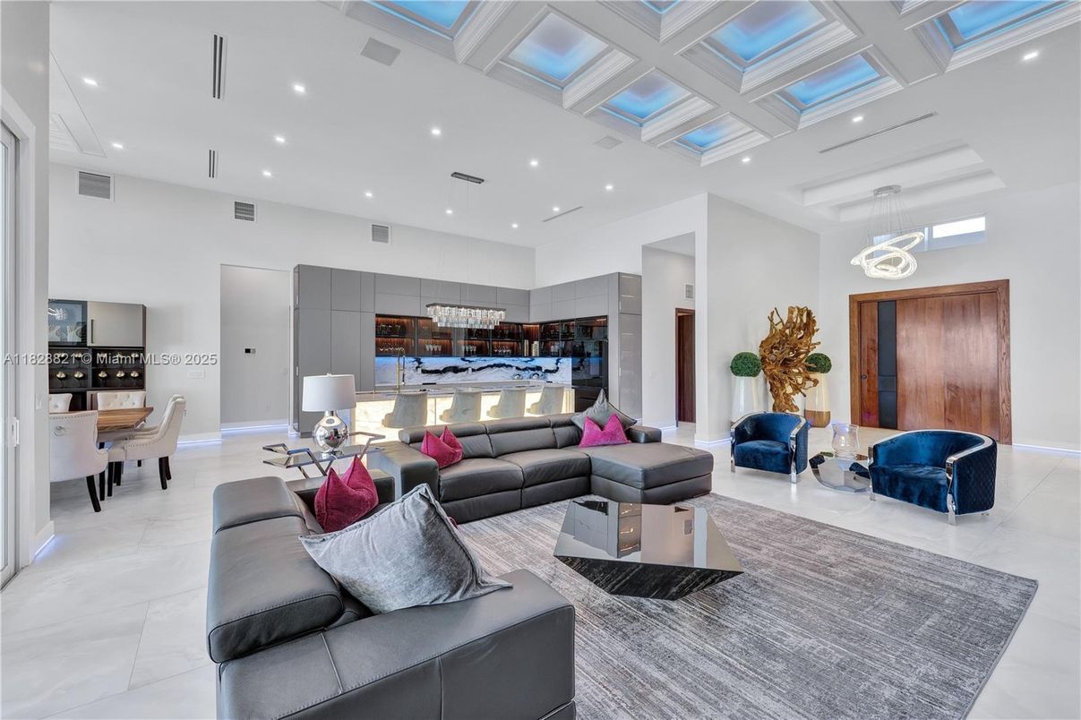Dining room, Interior, Living room, Pendant Lights, Recessed Lighting