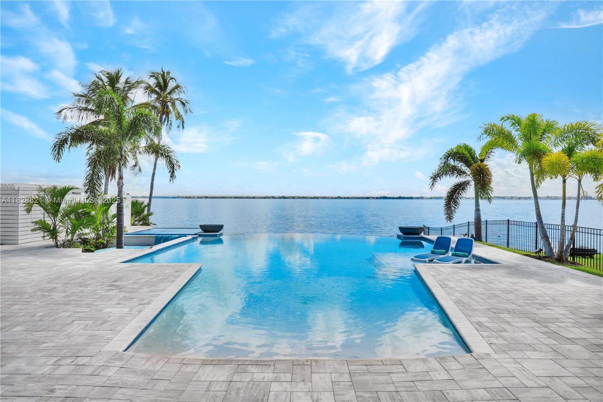 Exterior, Pool, Water