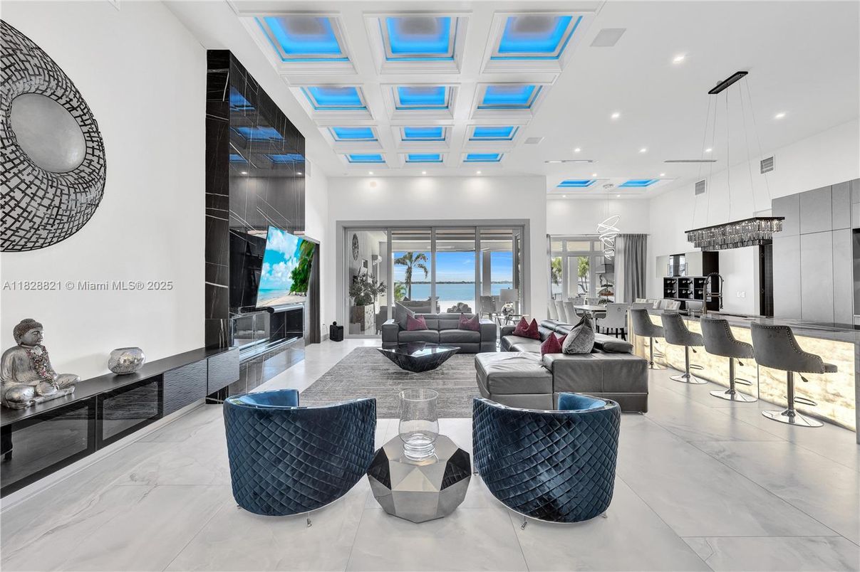 Interior, Kitchen, Living room, Pendant Lights, Recessed Lighting, Water