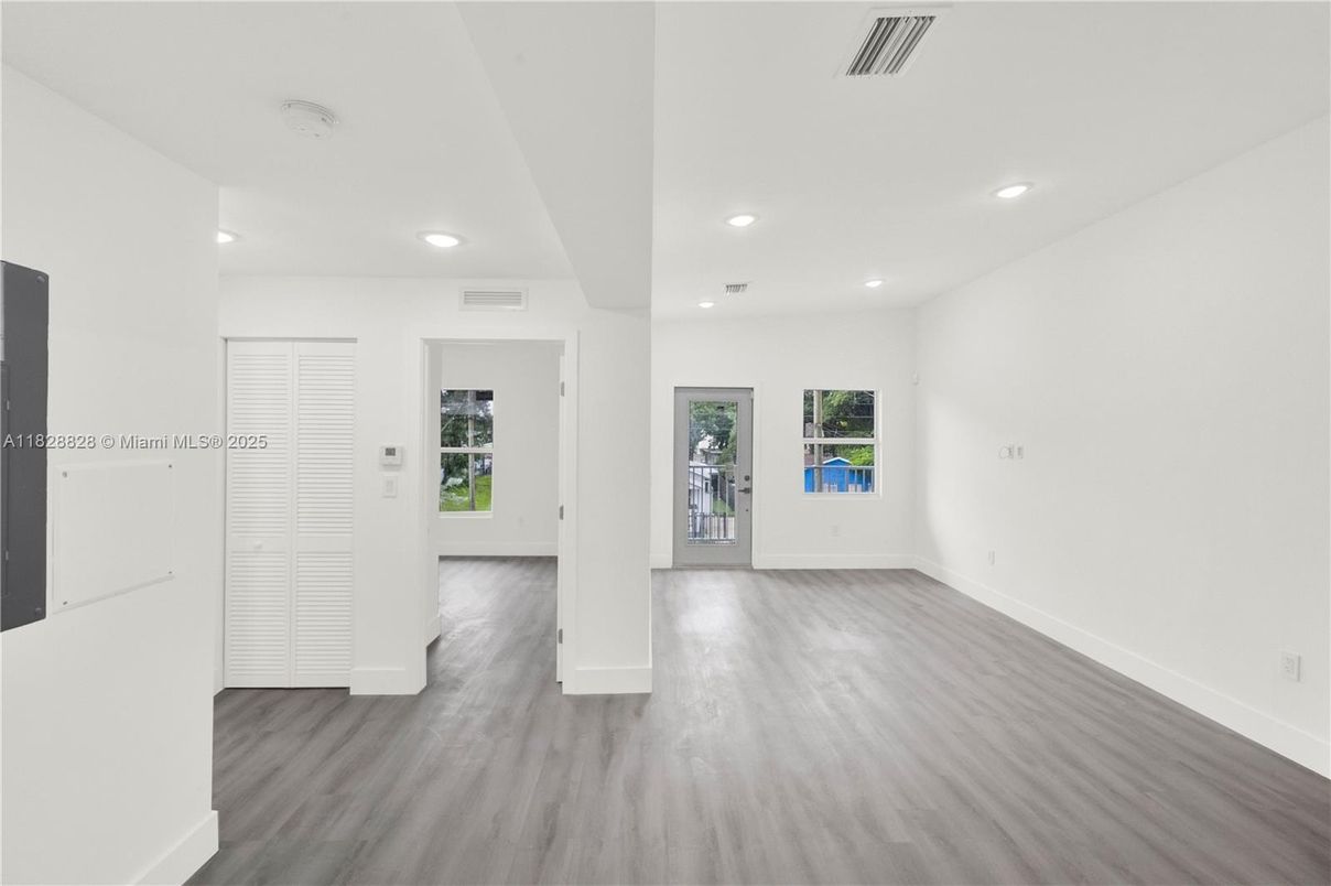 Empty room, Interior, Recessed Lighting, Wood Texture Flooring