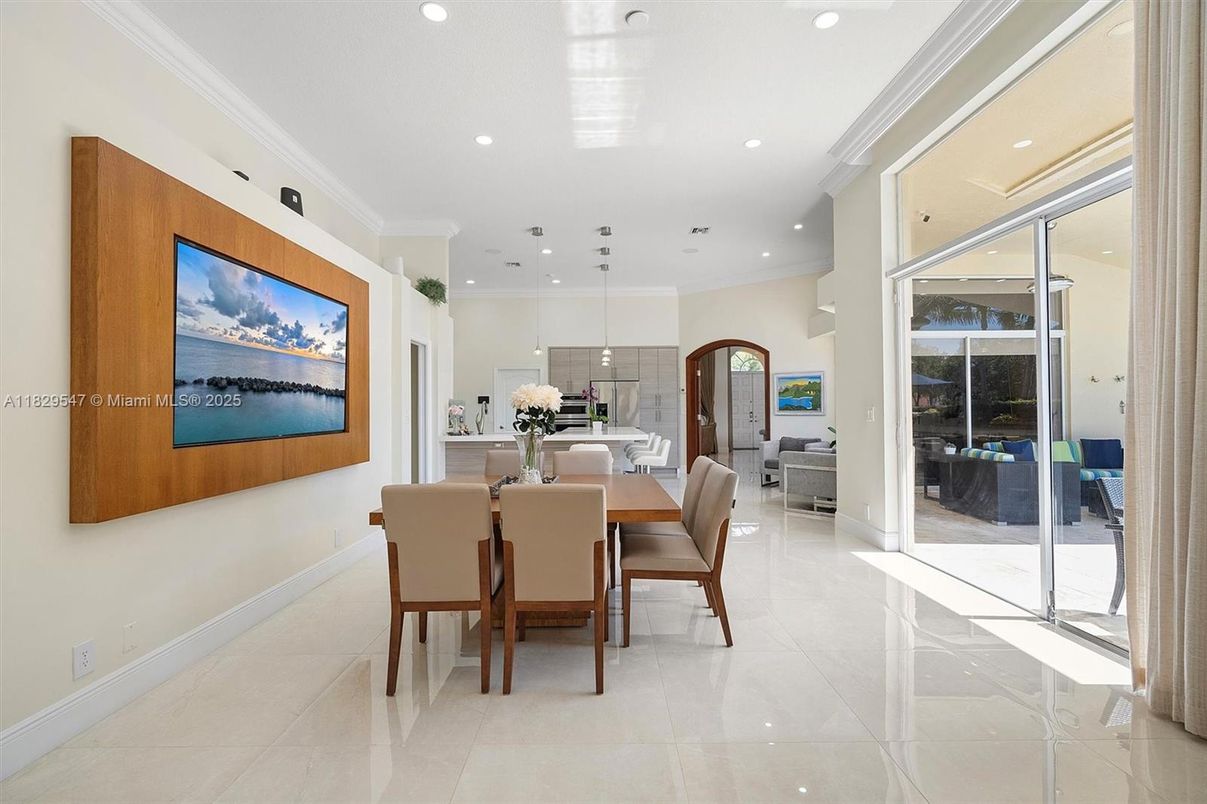 Dining room, Interior, Pendant Lights, Recessed Lighting