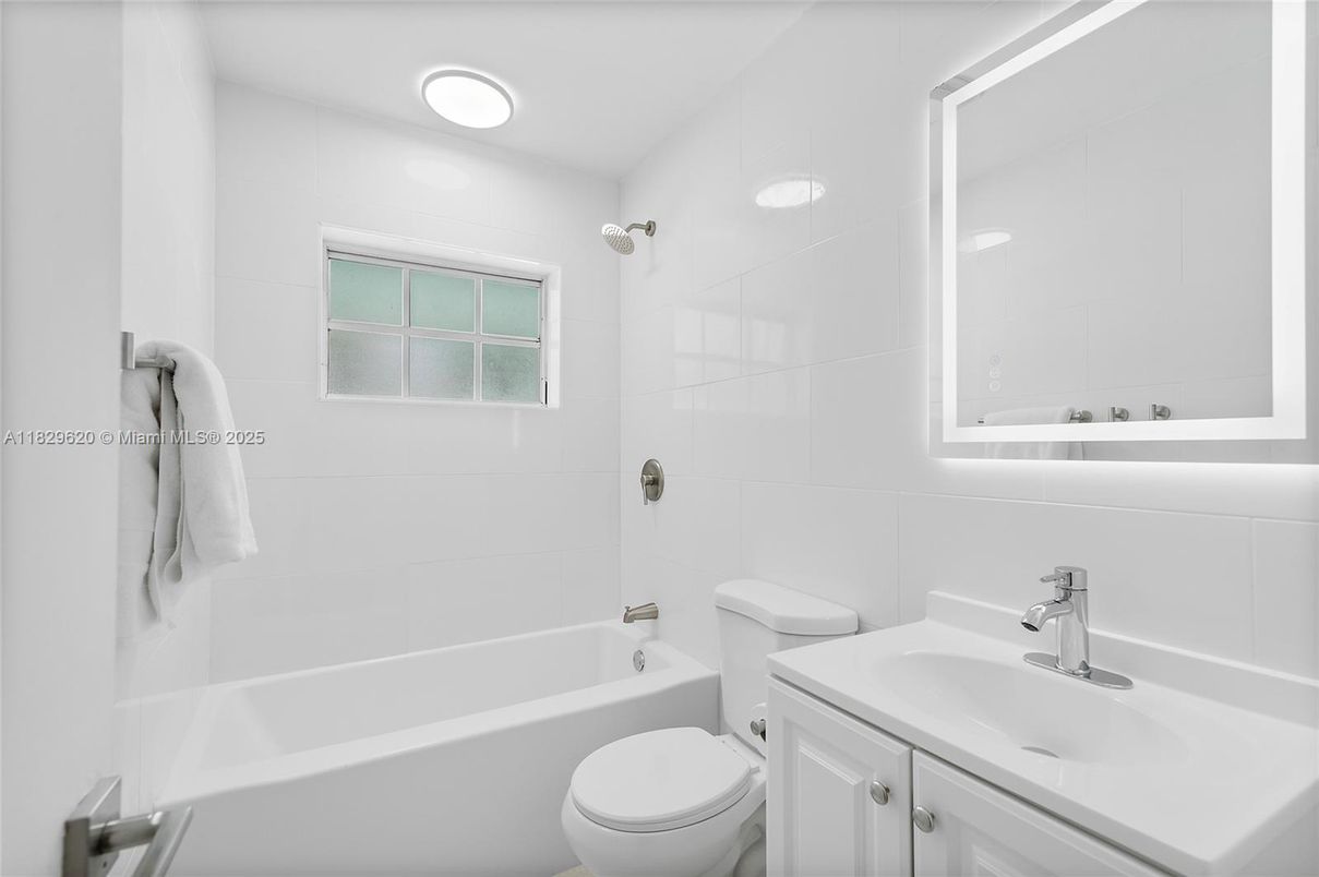 Bathroom, Interior, Recessed Lighting