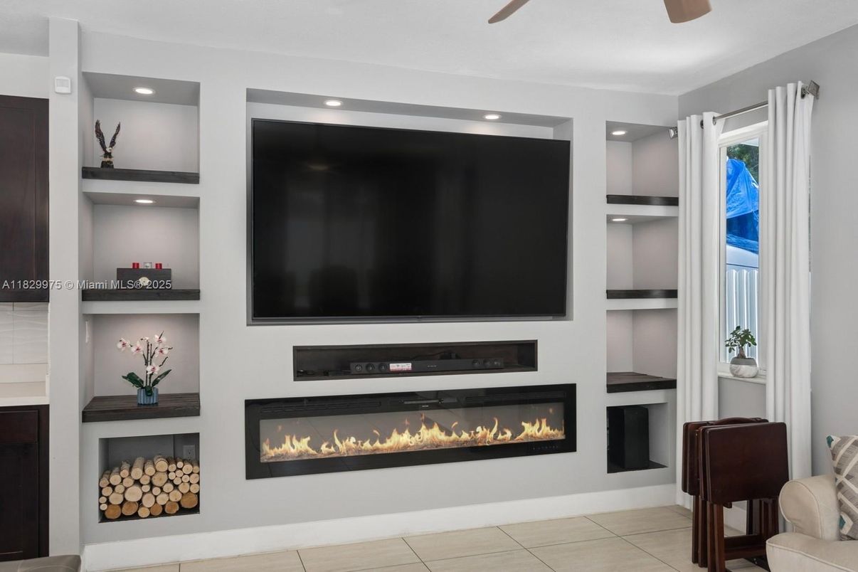 Fireplace, Interior, Recessed Lighting