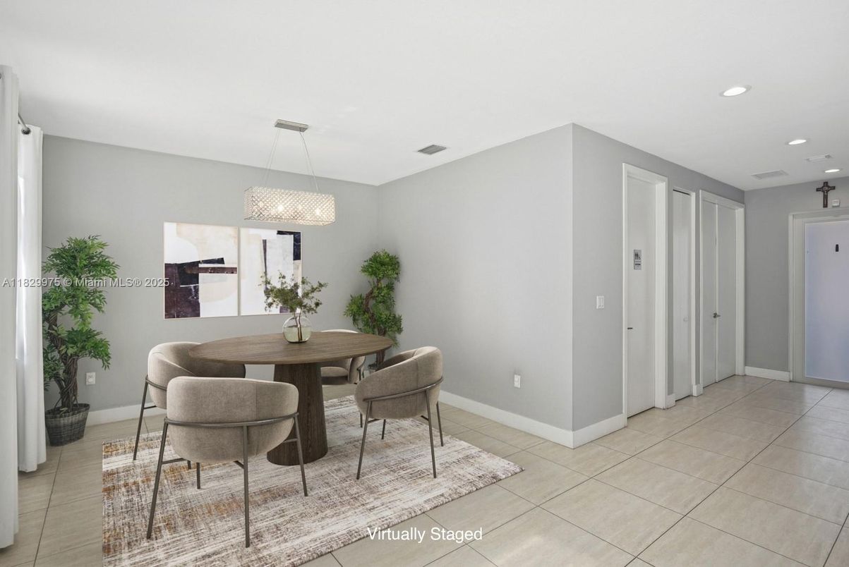 Dining room, Interior, Pendant Lights, Recessed Lighting