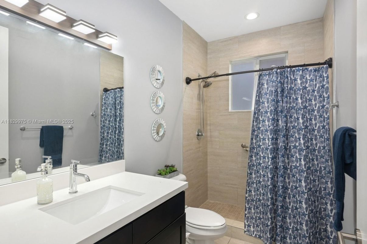 Bathroom, Interior, Recessed Lighting