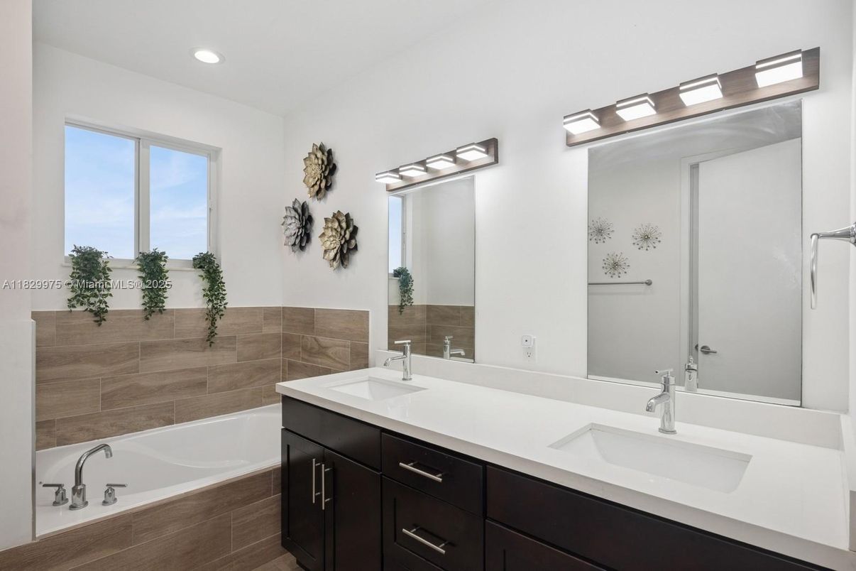 Bathroom, Dual Sink Vanities, Interior, Recessed Lighting