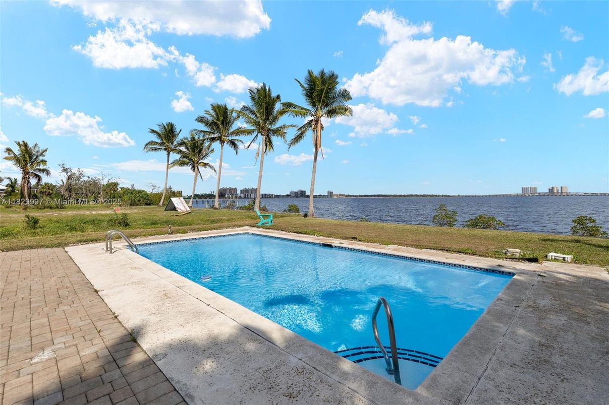 Exterior, Pool, Water