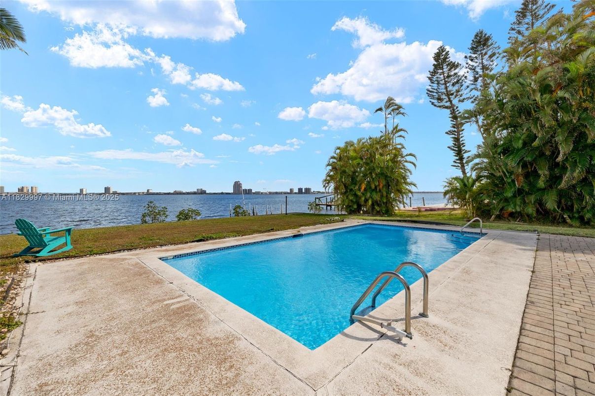 Exterior, Pool, Water