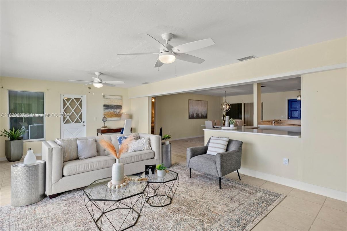 Chandelier, Dining room, Interior, Living room