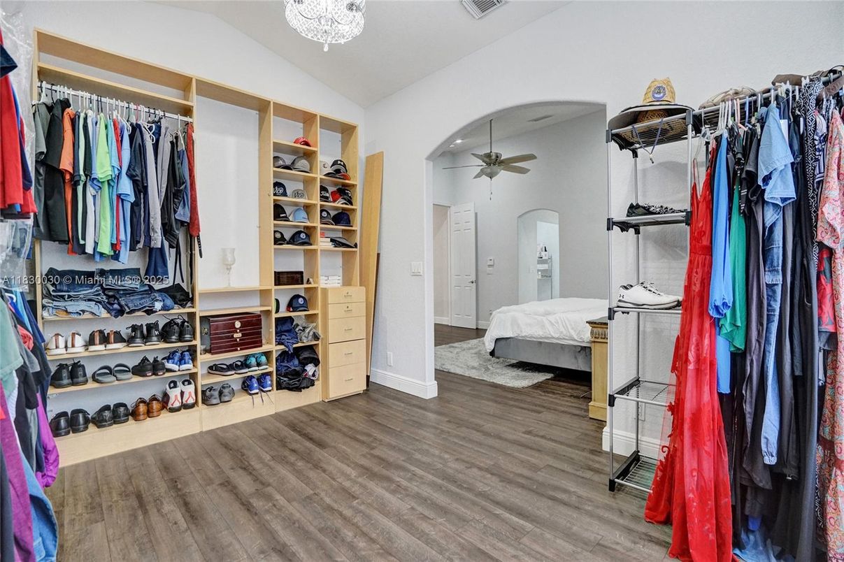Bedroom, Interior, Walk-in Closets, Wood Texture Flooring