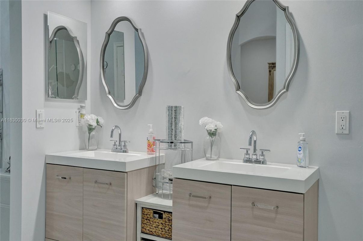 Bathroom, Dual Sink Vanities, Interior