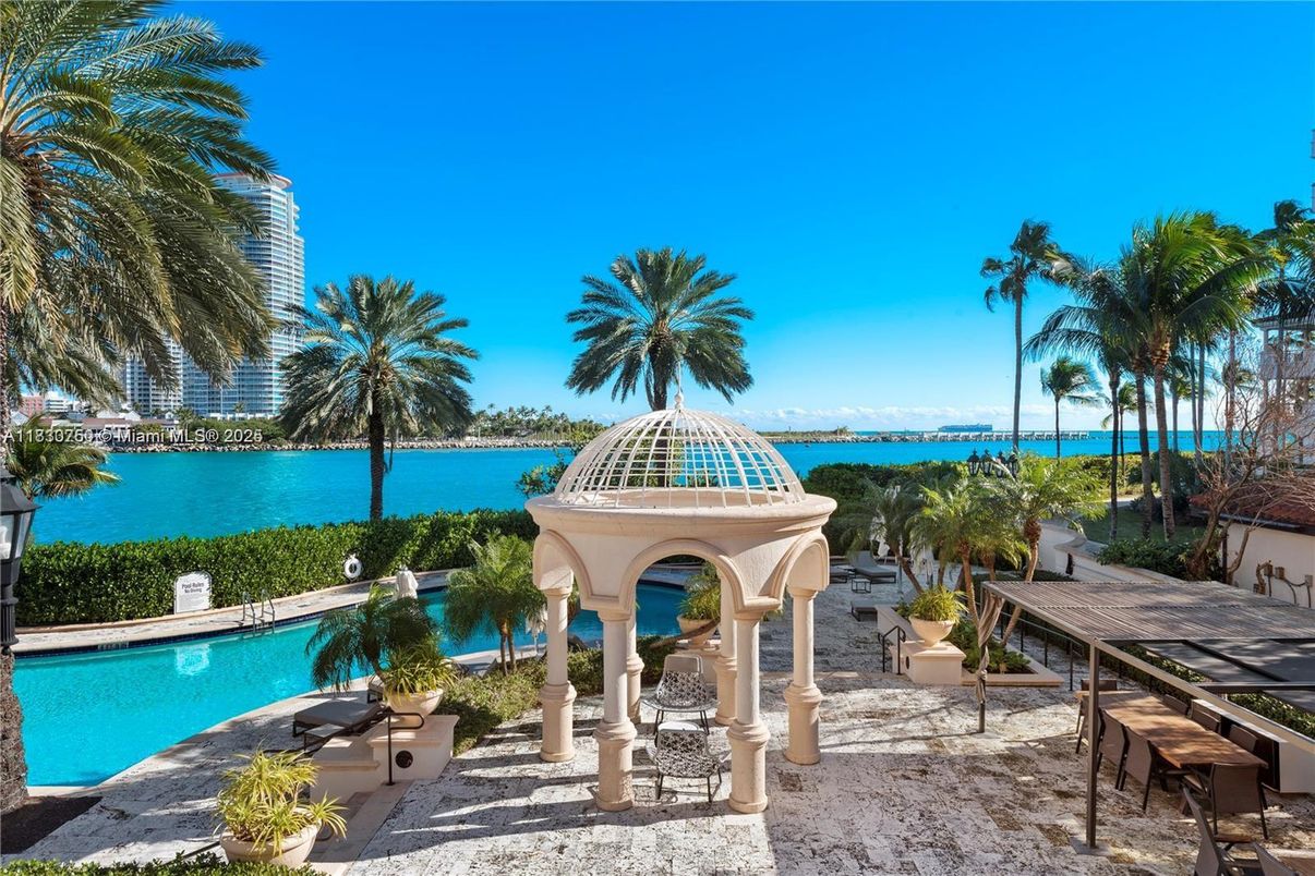 Exterior, Pool, Water