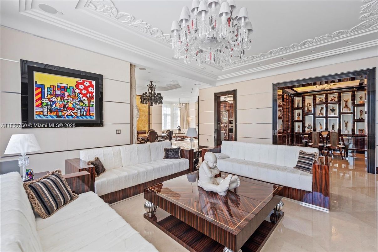 Chandelier, Dining room, Interior, Living room