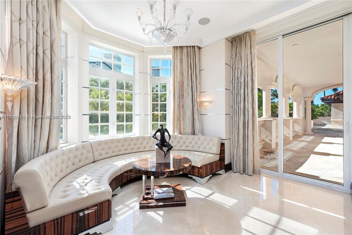 Chandelier, Interior, Sun Room