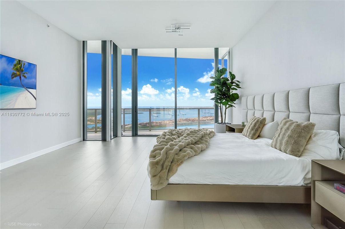 Bedroom, Interior, Water, Wood Texture Flooring