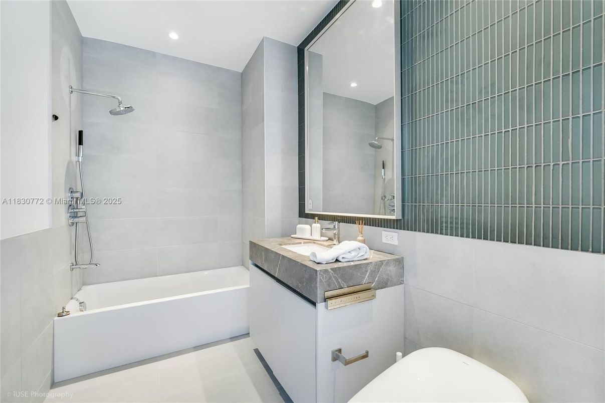 Bathroom, Interior, Recessed Lighting