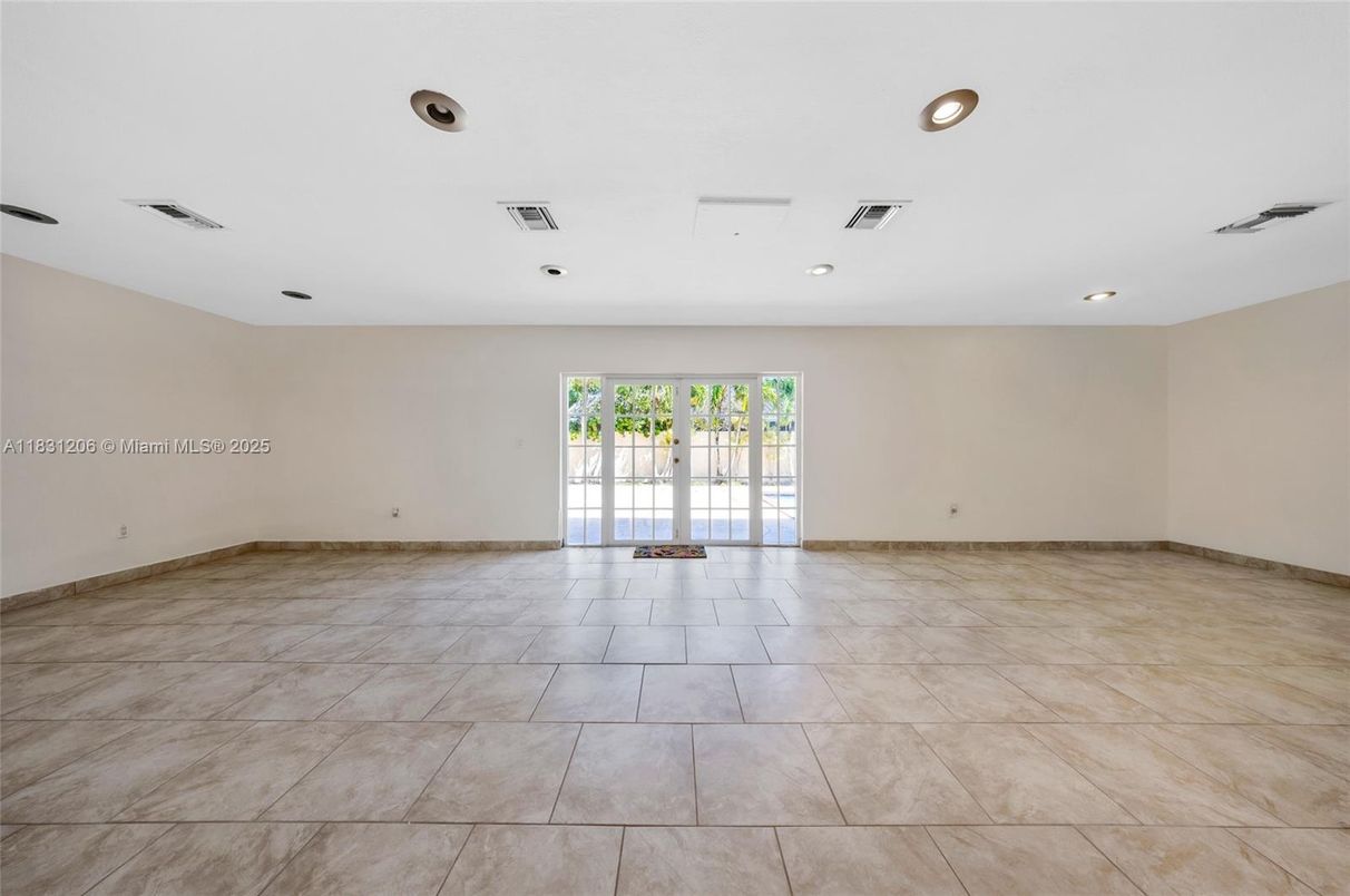 Empty room, Interior, Recessed Lighting