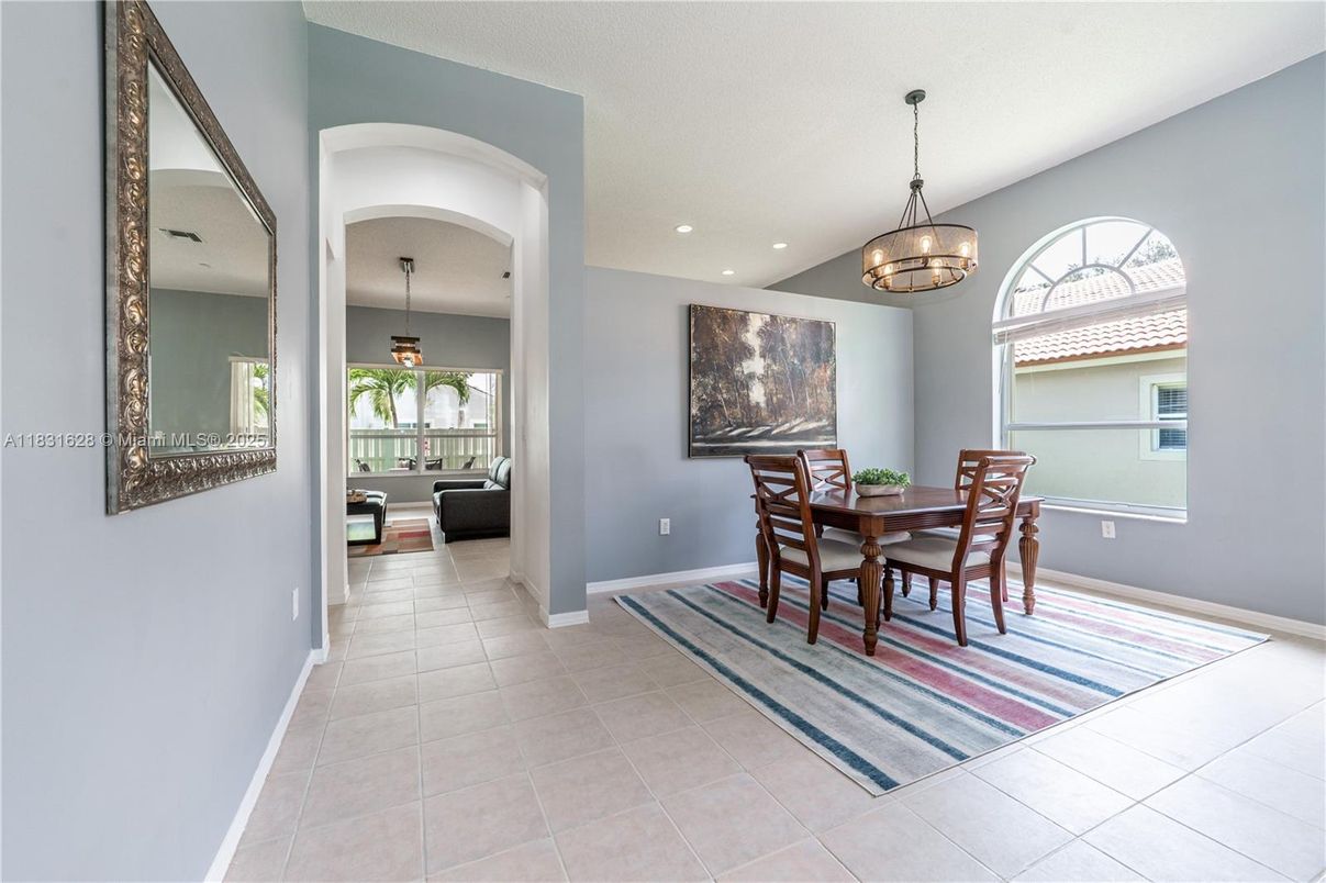 Dining room, Interior, Pendant Lights, Recessed Lighting