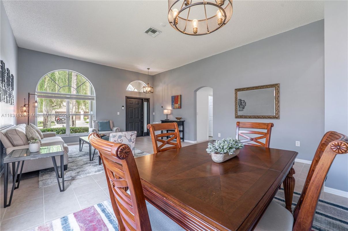 Dining room, Interior, Living room, Pendant Lights