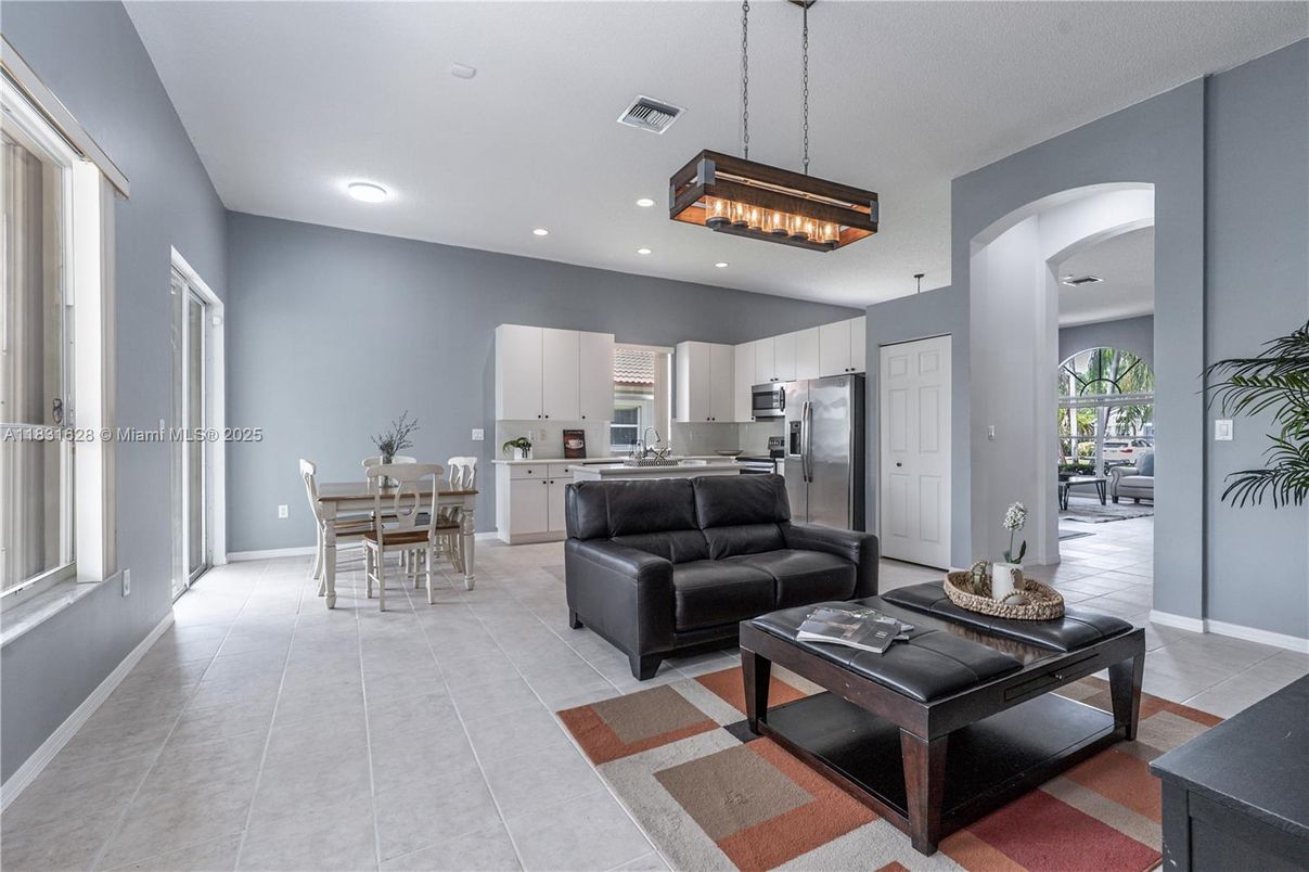 Dining room, Interior, Kitchen, Living room, Pendant Lights, Recessed Lighting, Stainless Steel Appliances
