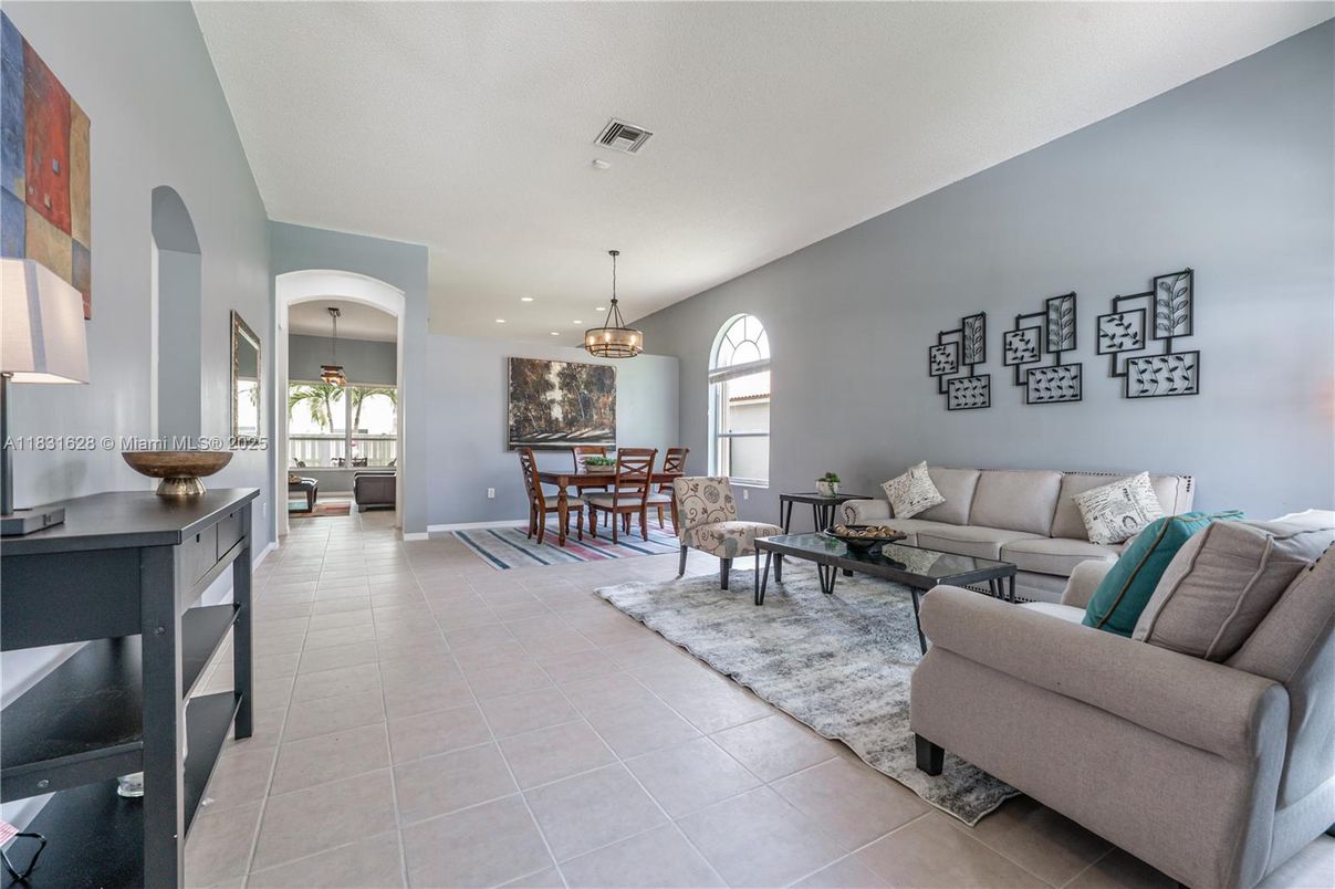 Dining room, Interior, Living room, Pendant Lights, Recessed Lighting