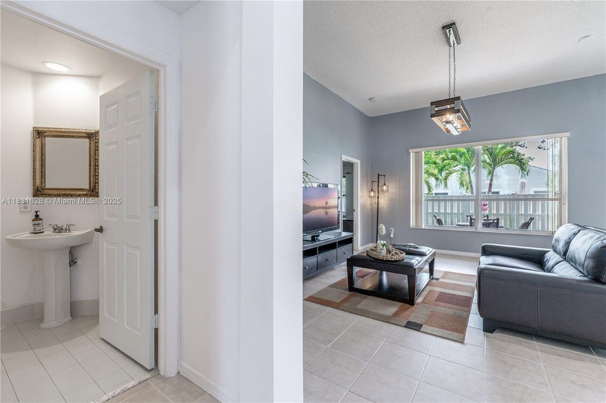 Bathroom, Interior, Living room, Pendant Lights, Recessed Lighting