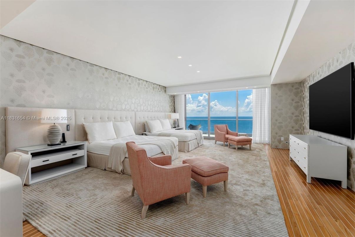 Bedroom, Interior, Recessed Lighting, Water