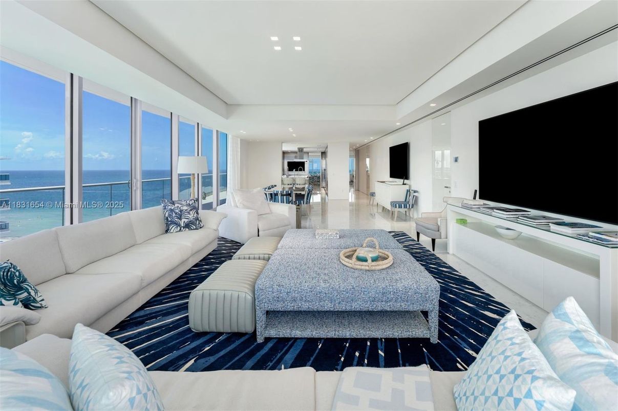 Interior, Living room, Recessed Lighting, Water