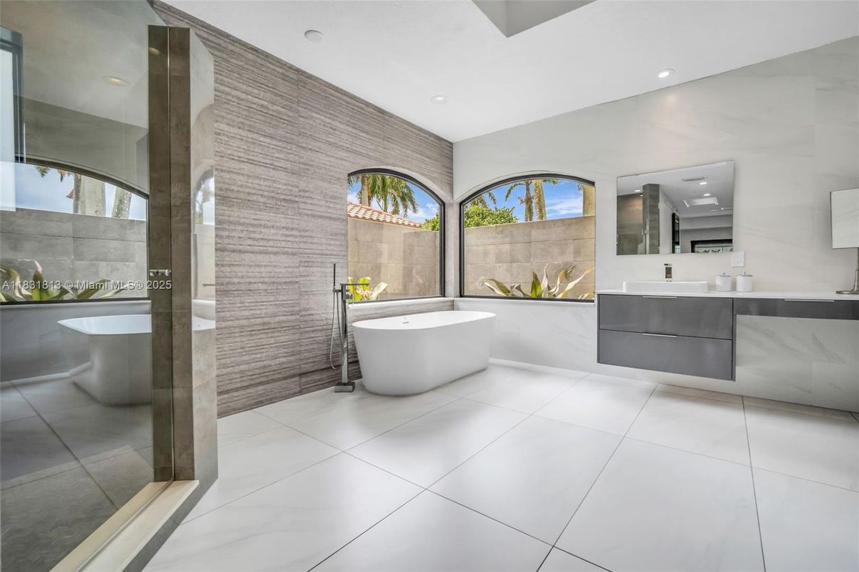 Bathroom, Dual Sink Vanities, Free Standing Baths, Interior, Recessed Lighting
