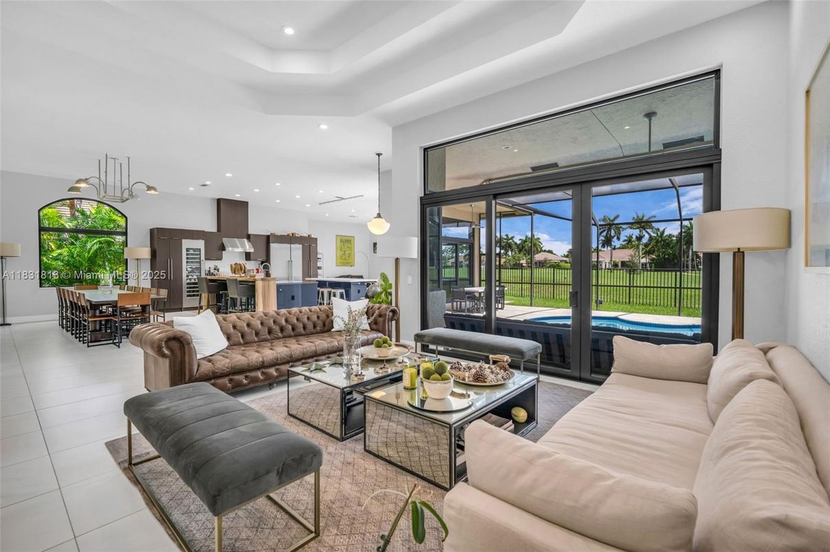 Dining room, Interior, Kitchen, Living room, Pendant Lights, Recessed Lighting, Stainless Steel Appliances